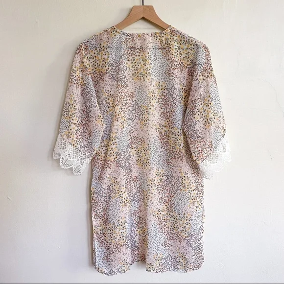 Wallflower floral kimono. - Picture 9 of 11